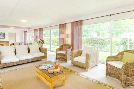 Les Terrasses du Lac One Bedroom Apartment 4 adults OTA, Séjour chic en appartement au bord du lac - Photo 9