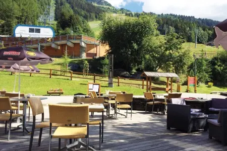 Résidence Lagrange Prestige Le Roc Belle Face One Bedroom Apartment 6 adults OTA, Séjour dans un appartement avec vue sur les Alpes - Photo 18