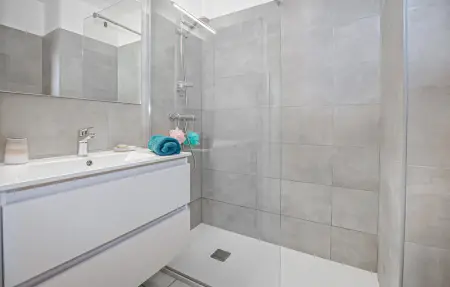 STUDIO VUE MER ET PISCINE, Appartement 2 personnes à MORIANI PLAGE - Photo 11