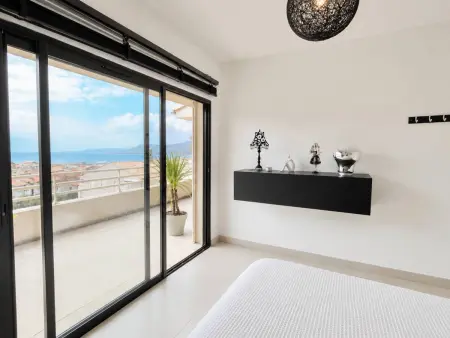 Appartement centre-ville, clim, vue mer, Appartement 4 personnes à Propriano - Photo 14