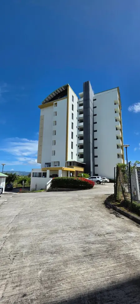 Appartement cosy à Fort-de-France, vue sur mer et jardin - Photo 4