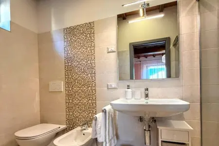 Vecchio Olmo, Spacieuse maison de vacances avec piscine partagée à Poppi - Photo 11