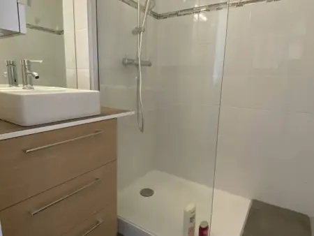 Appartement rénové avec parking, clim et vue mer - 4 pers. - Photo 12