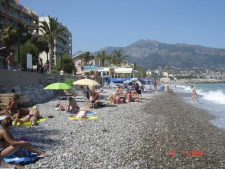 Ruhige Tourismusmöblierung mit Balkon und Pool, Appartement 5 personnes à Roquebrune Cap Martin - Photo 4