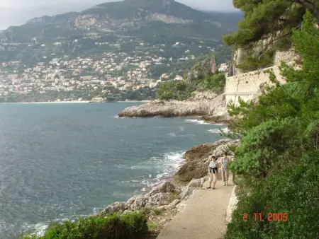 Ruhige Tourismusmöblierung mit Balkon und Pool, Appartement 5 personnes à Roquebrune Cap Martin - Photo 12