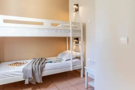 Pierre & Vacances Village Pont Royal en Provence Studio 4 people - 1 sleeping alcove - Balcony or terrace - Air-conditioned - Re, Séjour en bord de rivière avec piscines partagées - Photo 3