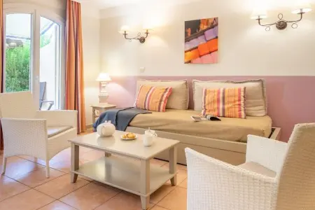 Pierre & Vacances Village Pont Royal en Provence House 8 people - 2 bedrooms + 1 sleeping alcove - Duplex - Village, Appartement 2 chambres avec piscine - Photo 8