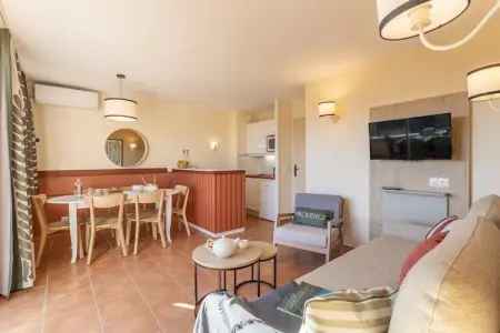 Pierre & Vacances Village Pont Royal en Provence Apartment 8 people - 2 bedrooms + 1 sleeping alcove - Balcony - Air-conditioned, Séjour chic à la campagne avec balcon - Photo 27
