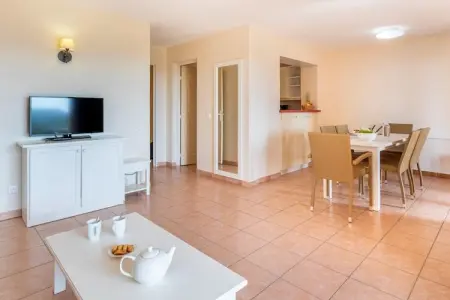Pierre & Vacances Village Pont Royal en Provence Apartment 8 people - 2 bedrooms + 1 sleeping alcove - Balcony, Appartement avec accès aux piscines à vagues - Photo 1