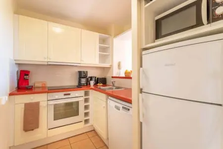 Pierre & Vacances Village Pont Royal en Provence Apartment 8 people - 2 bedrooms + 1 sleeping alcove - Balcony, Appartement avec accès aux piscines à vagues - Photo 3