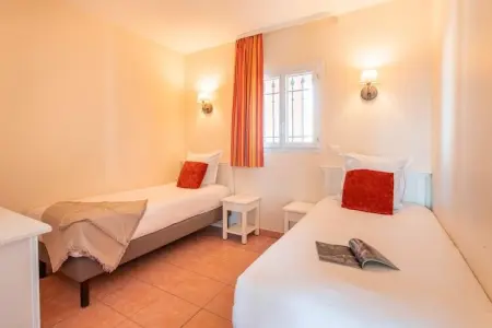 Pierre & Vacances Village Pont Royal en Provence Apartment 8 people - 2 bedrooms + 1 sleeping alcove - Balcony, Appartement avec accès aux piscines à vagues - Photo 10