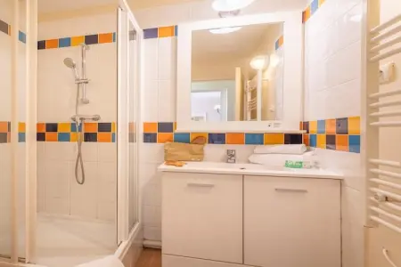 Pierre & Vacances Village Pont Royal en Provence Apartment 8 people - 2 bedrooms + 1 sleeping alcove - Balcony, Appartement avec accès aux piscines à vagues - Photo 11