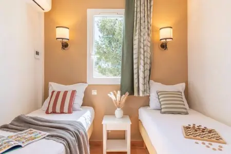 Pierre & Vacances Village Pont Royal en Provence Apartment 4 people - 1 bedroom - Balcony or terrace - Air-conditioned - Renovat, Séjournez dans un espace extérieur privé - Photo 2