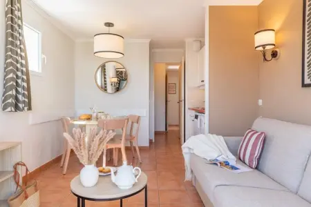 Pierre & Vacances Village Pont Royal en Provence Apartment 4 people - 1 bedroom - Balcony or terrace - Air-conditioned - Renovat, Séjournez dans un espace extérieur privé - Photo 8