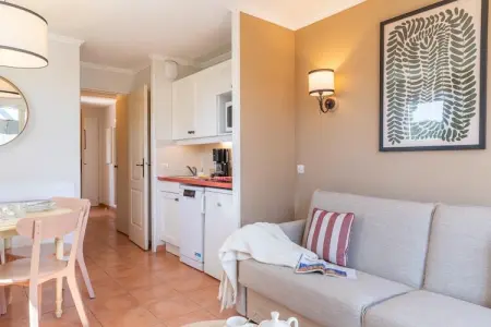 Pierre & Vacances Village Pont Royal en Provence Apartment 4 people - 1 bedroom - Balcony or terrace - Air-conditioned - Renovat, Séjournez dans un espace extérieur privé - Photo 10