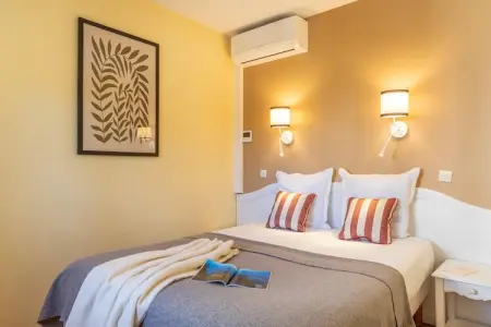 Pierre & Vacances Village Pont Royal en Provence Apartment 7 people - 1 bedroom + 1 sleeping alcove - Balcony or balcony - Air-c, Séjour familial au bord de la rivière avec balcon - Photo 2