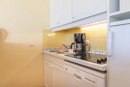 Pierre & Vacances Village Pont Royal en Provence Apartment 7 people - 1 bedroom + 1 sleeping alcove - Balcony or balcony - Air-c, Séjour familial au bord de la rivière avec balcon - Photo 8