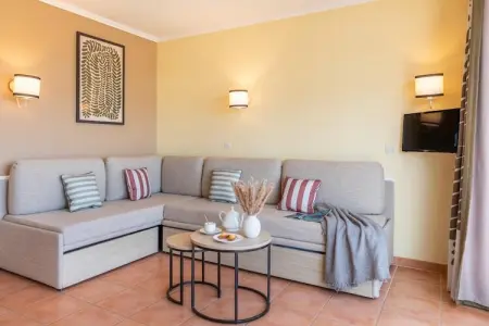 Pierre & Vacances Village Pont Royal en Provence Apartment 7 people - 1 bedroom + 1 sleeping alcove - Balcony or balcony - Air-c, Séjour familial au bord de la rivière avec balcon - Photo 11