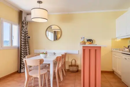 Pierre & Vacances Village Pont Royal en Provence Apartment 7 people - 1 bedroom + 1 sleeping alcove - Balcony or balcony - Air-c, Séjour familial au bord de la rivière avec balcon - Photo 12