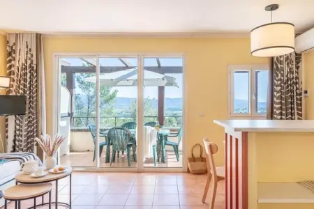 Pierre & Vacances Village Pont Royal en Provence Apartment 7 people - 1 bedroom + 1 sleeping alcove - Balcony or balcony - Air-c, Séjour familial au bord de la rivière avec balcon - Photo 13