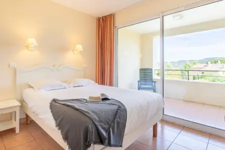 Pierre & Vacances Village Pont Royal en Provence Apartment 6 people - 1 bedroom + 1 sleeping alcove - Balcony or terrace, Retraite avec piscines chauffées partagées - Photo 2