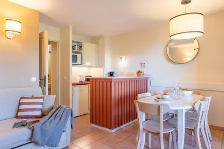 Pierre & Vacances Village Pont Royal en Provence Apartment 6 people - 1 bedroom + 1 sleeping alcove - Balcony or terrace - Air-c, Séjour de vacances avec alcôve de couchage - Photo 1
