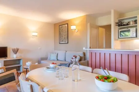 Pierre & Vacances Village Pont Royal en Provence Apartment 6 people - 1 bedroom + 1 sleeping alcove - Balcony or terrace - Air-c, Séjour de vacances avec alcôve de couchage - Photo 9
