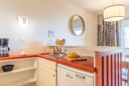 Pierre & Vacances Village Pont Royal en Provence Apartment 6 people - 1 bedroom + 1 sleeping alcove - Balcony or terrace - Air-c, Séjour de vacances avec alcôve de couchage - Photo 12