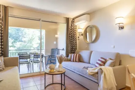 Pierre & Vacances Village Pont Royal en Provence Apartment 5 people - 1 bedroom - Balcony or terrace - Air-conditioned - Renovat, Séjour chic en bord de rivière avec terrasse - Photo 11