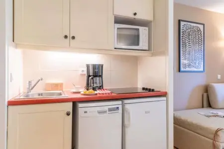 Pierre & Vacances Village Pont Royal en Provence Apartment 5 people - 1 bedroom - Balcony or terrace - Air-conditioned - Renovat, Séjour chic en bord de rivière avec terrasse - Photo 12