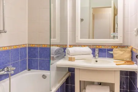 Pierre & Vacances Village Pont Royal en Provence Apartment 5 people - 1 bedroom - Balcony or terrace - Air-conditioned - Renovat, Séjour chic en bord de rivière avec terrasse - Photo 13