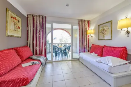 Pierre & Vacances Village Le Rouret Studio 4 People - 1 Sleeping Area - Terrace Or Balcony, Appartement de vacances en Ardèche pour 4 personnes - Photo 2