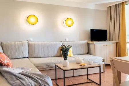 P&V Premium les Rives de Cannes Mandelieu Apartment 6 people - 1 bedroom + 1 sleeping alcove - Terrace or balcony - River view -, Retraite avec piscine chauffée - Photo 2