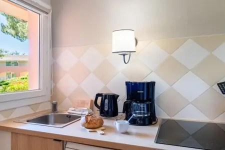P&V Premium les Rives de Cannes Mandelieu Apartment 6 people - 2 bedrooms - Terrace or balcony - Renovated, Sanctuaire avec terrasse près de Cannes - Photo 5