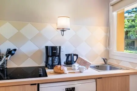P&V Premium les Rives de Cannes Mandelieu Apartment 6 people - 1 bedroom + 1 sleeping alcove - Terrace or balcony - Renovated, Séjour chic en bord de rivière avec balcon - Photo 4