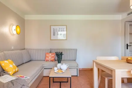 P&V Premium les Rives de Cannes Mandelieu Apartment 6 people - 1 bedroom + 1 sleeping alcove - Terrace or balcony - Renovated, Séjour chic en bord de rivière avec balcon - Photo 17