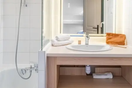 P&V Premium les Rives de Cannes Mandelieu Apartment 6 people - 1 bedroom + 1 sleeping alcove - Terrace or balcony - Renovated, Séjour chic en bord de rivière avec balcon - Photo 19