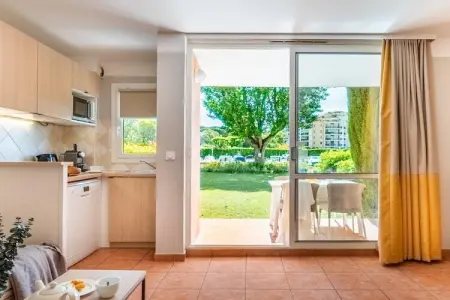 P&V Premium les Rives de Cannes Mandelieu Apartment 5 people - 1 bedroom - Terrace or balcony - River view - Renovated, Séjour luxueux près de Cannes - Photo 4