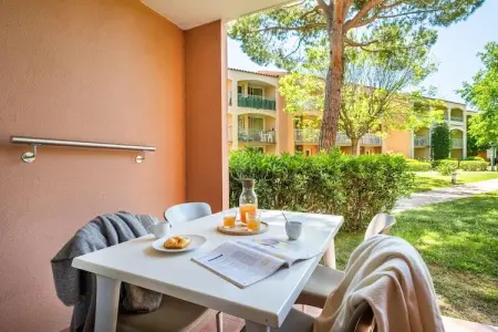 P&V Premium les Rives de Cannes Mandelieu Apartment 6 people - 2 bedrooms - Terrace - Garden level - Renovated, Suite familiale avec terrasse sur jardin - Photo 6