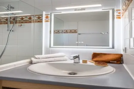 P&V Premium les Rives de Cannes Mandelieu Apartment 6 people - 2 bedrooms - Terrace - Garden level - Renovated, Suite familiale avec terrasse sur jardin - Photo 7