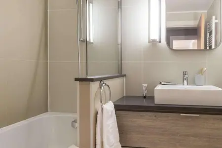 Pierre &Vacances Premium Presqu'île de La Touques apartment 8 people - 3 bedrooms - Terrace or balcony - Harbor buildings, Appartement spa de luxe à Deauville pour 8 - Photo 6
