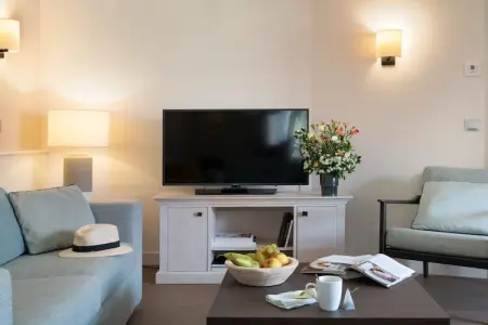 Pierre &Vacances Premium Presqu'île de La Touques apartment 8 people - 3 bedrooms - Terrace or balcony - Harbor buildings, Appartement spa de luxe à Deauville pour 8 - Photo 15