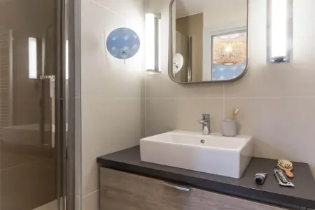 Pierre &Vacances Premium Presqu'île de La Touques apartment 8 people - 3 bedrooms - Terrace or balcony - Harbor buildings, Appartement spa de luxe à Deauville pour 8 - Photo 16