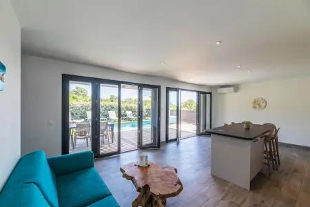 Résidence PV Les Terrasses d'Arsella House - 6 people - 3 bedrooms - Air conditioned - 7m private swimming pool - Garden, Havre de paix en Corse avec jardin - Photo 12