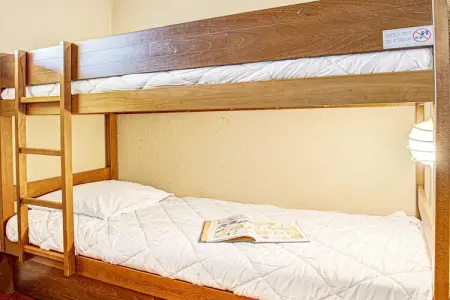 Résidence Pierre & Vacances le Séquoia Apartment 6 people - 1 bedroom + 1 sleeping alcove, Retraite familiale alpine haut de gamme au charme montagnard - Photo 8