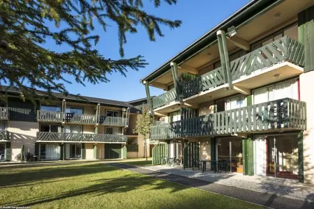 Résidence Pierre & Vacances le Séquoia Apartment 6 people - 1 bedroom + 1 sleeping alcove, Retraite familiale alpine haut de gamme au charme montagnard - Photo 14