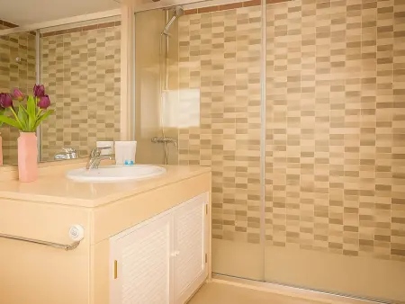 Bungalow moderne sur plage avec climatisation et wifi, idéal pour vacances en famille - Photo 6