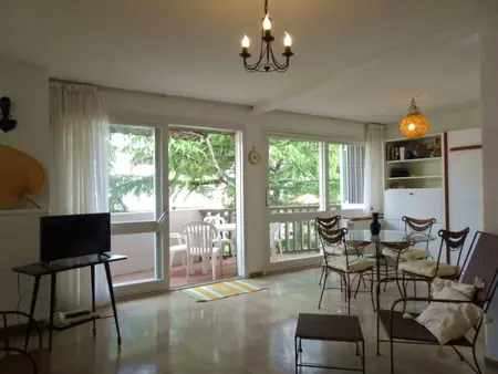 T2 à 50m de la plage avec piscine, animaux admis, parking privé - Photo 2