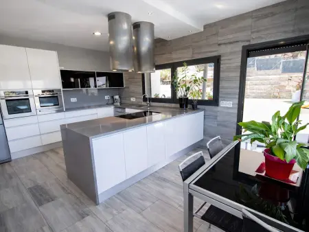 Villa moderne, piscine privée - 8 pers., Villa 8 personnes à Sils - Photo 2