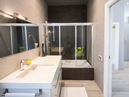 Villa moderne, piscine privée - 8 pers., Villa 8 personnes à Sils - Photo 16